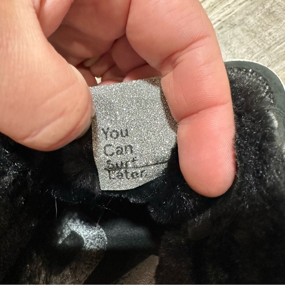 P448 Skate Faux Fur Trim High Top Sneaker
SHAKA, Size 7US / 37EU - Picture 8 of 9